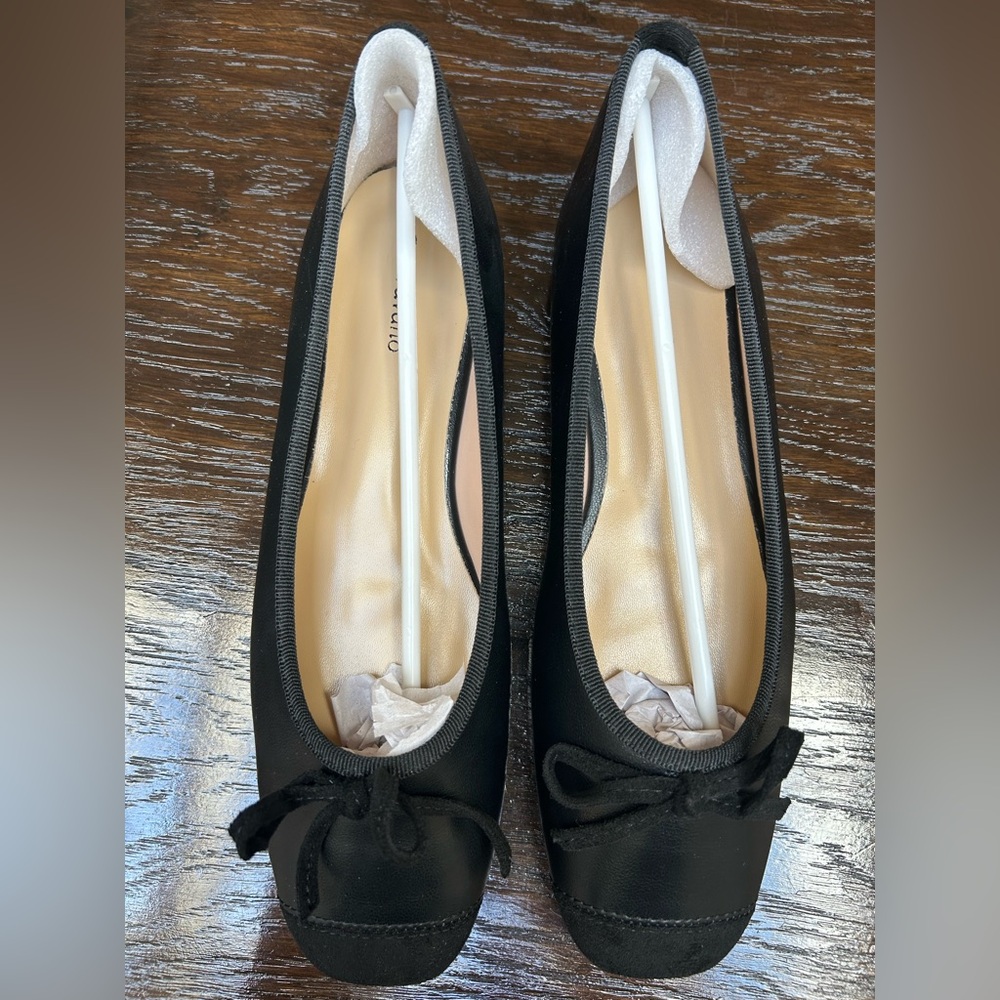 Chic Black Women's Cap-Toe Ballet Flats - Elena